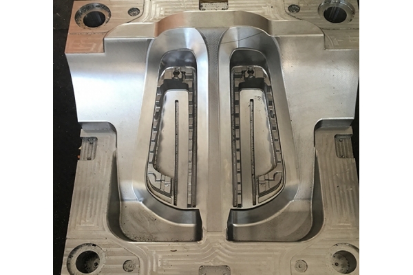 汽車尾燈模具：如何從設計到制造實現高精度與高品質？